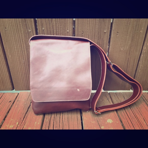 Peruzzi Italian Leather Messenger Bag - Picture 1 of 5